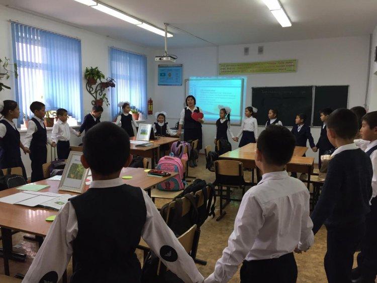Қазақ тілі және әдебиеті пәні мұғалімі  Бейсенбекова Нұрсұлу 5"А" сынып оқушыларына "Ғажайып ағаштар" тақырыбында ашық сабақ өткізді
