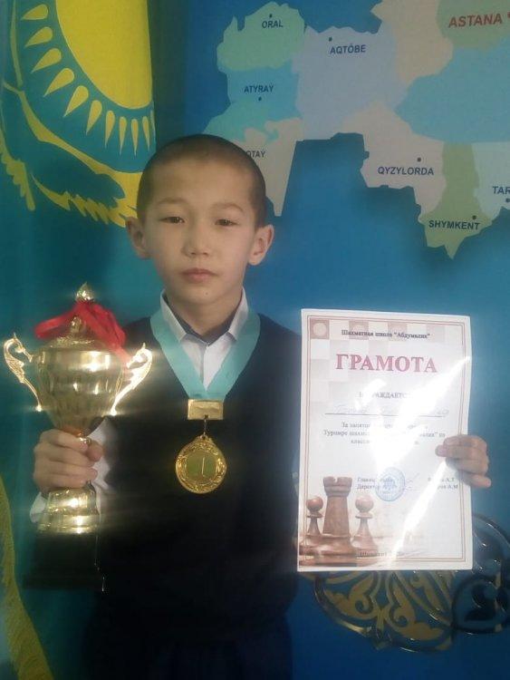 3 А сынып  оқушысы Тәттіш Дінмұхаммед Асанбайұлы Классикалық шахматтан Шымкент қаласы  Жансая Әбдімәлік мектебінде өткен Ашық  турнирде  4-разряд І - орын иеленді